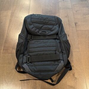 Oakley Enduro 3.0 Big Backpack Blackout 19x12 – Used